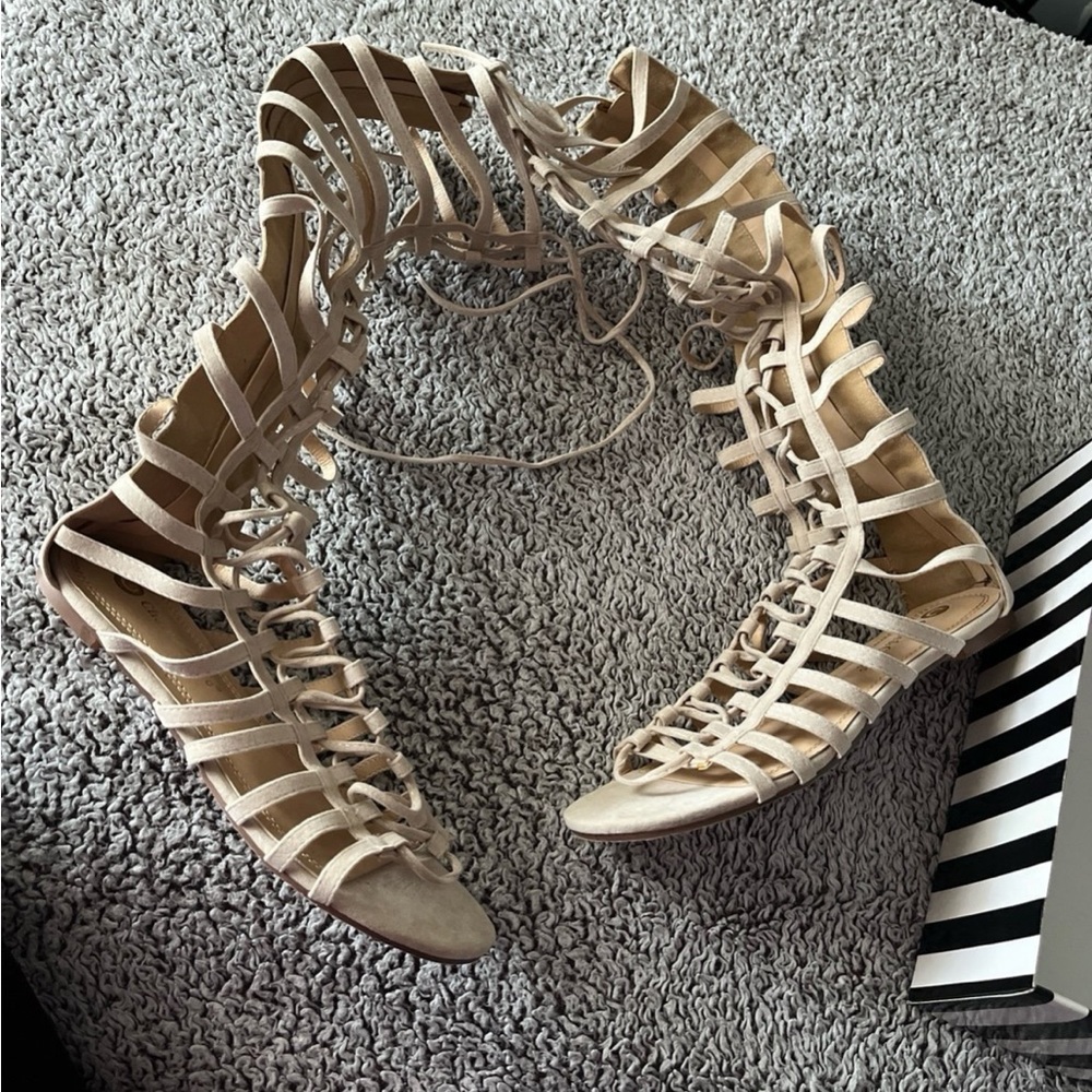NWOT beige lace up strappy gladiator flat sandals 9